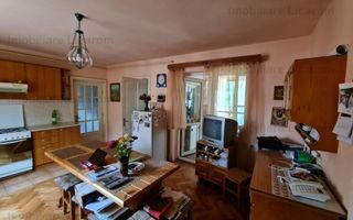 Proprietate individuala-3 apartamente,spatiu comercial,garaje,gradina,curte - Poză 3