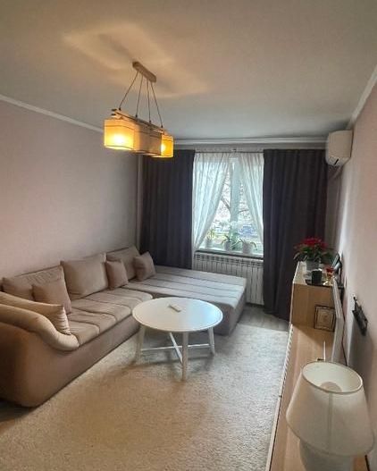 Vanzare Apartament 3 camere, etaj 1, 2 băi, renovat, mobilat, utilat - Sector 5 - Poză 1