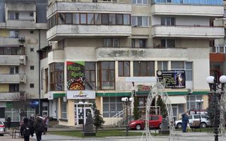 Spațiu comercial de închiriat în zona centrală a municipiului Pașcani, în apropierea Primăriei - Poză 3