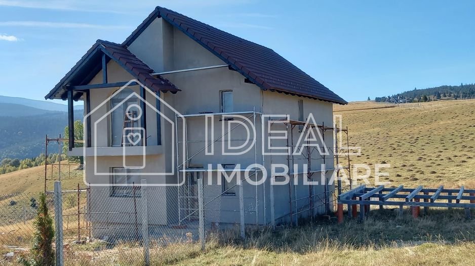 Casa de vacanta cu 4 camere si 800 mp de curte, in Paltinis - Poză 2