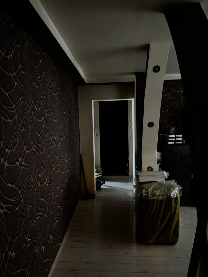 Apartament cu 3 camere , str. Bozieni - Poză 4