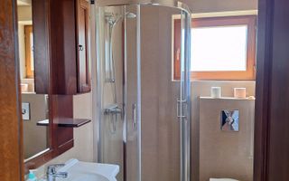 Casa deosebită în Europa – stil clasic, terase și grădină amenajata - Poză 7