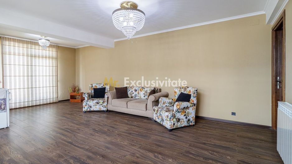 Vila impresionata 550mp util, 300mp teren - Poză 30