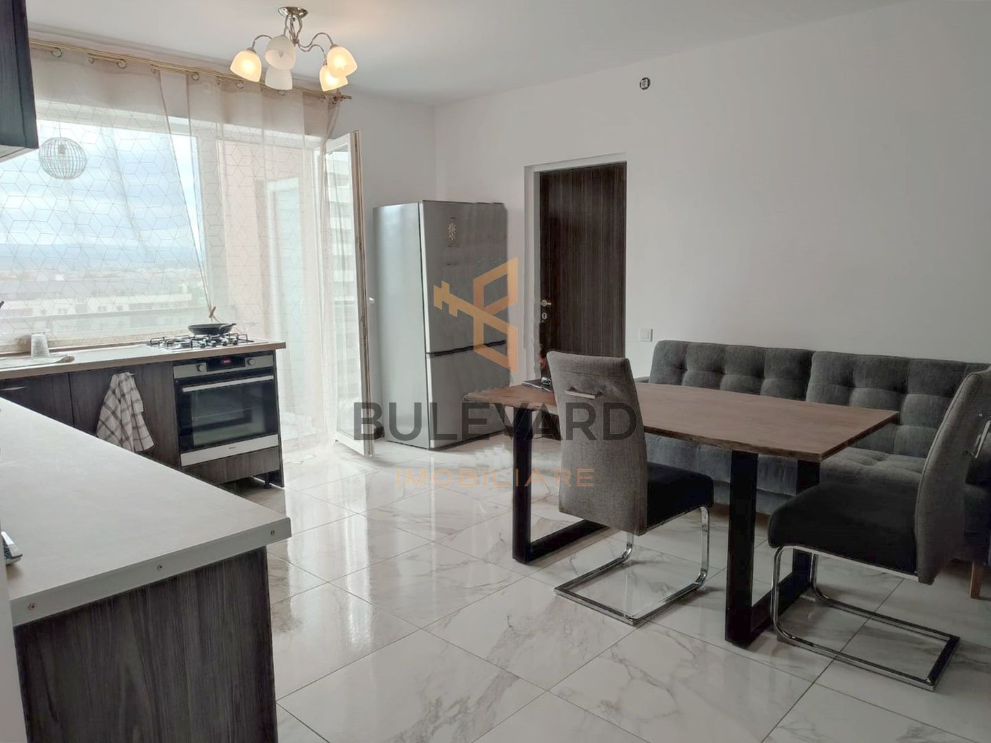 Apartament 3 camere + parcare, zona Metro! - Poză 2
