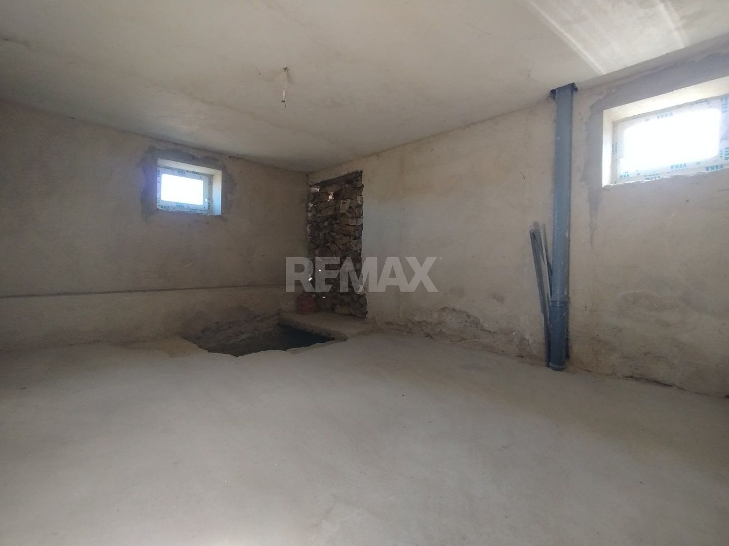 CASĂ CU 2 NIVELE – 136 m² | 4 DORMITOARE | 7 ARI ANENII NOI - Poză 11