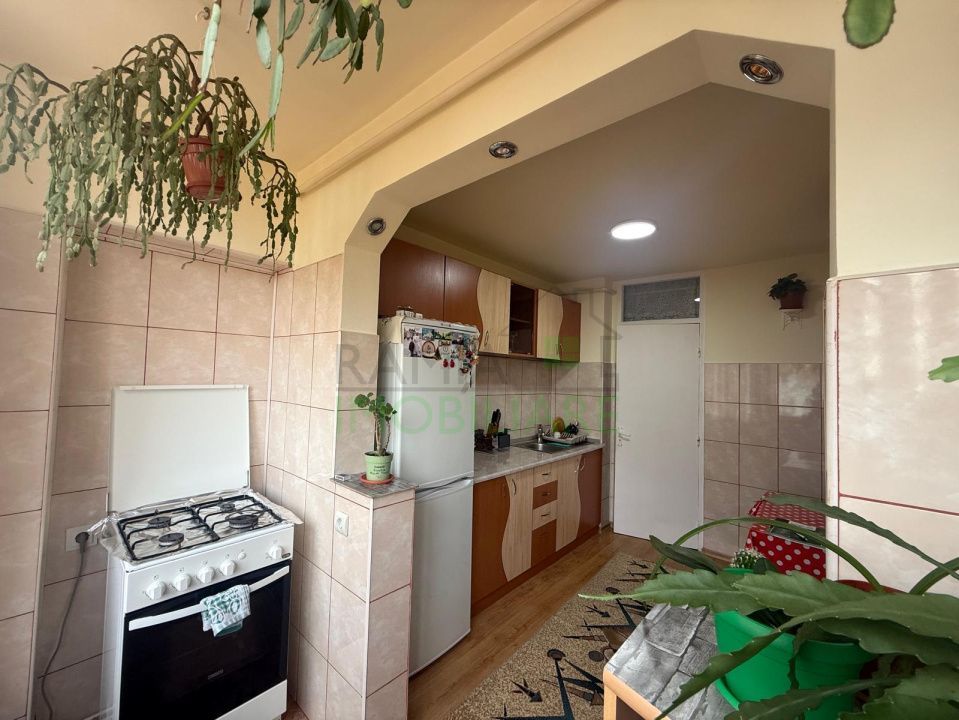 Apartament 2 Camere Decomandat Tractorul Etaj 1 Gata de Mutare - Poză 2