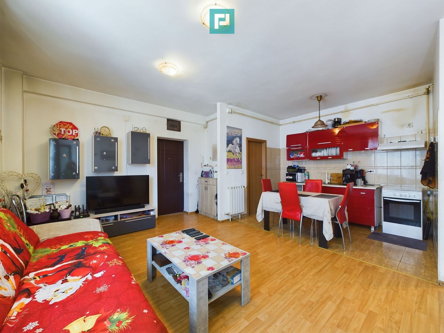 Apartament cu 2 camere, etaj 1, în zona Complex Studenţesc - Poză 1