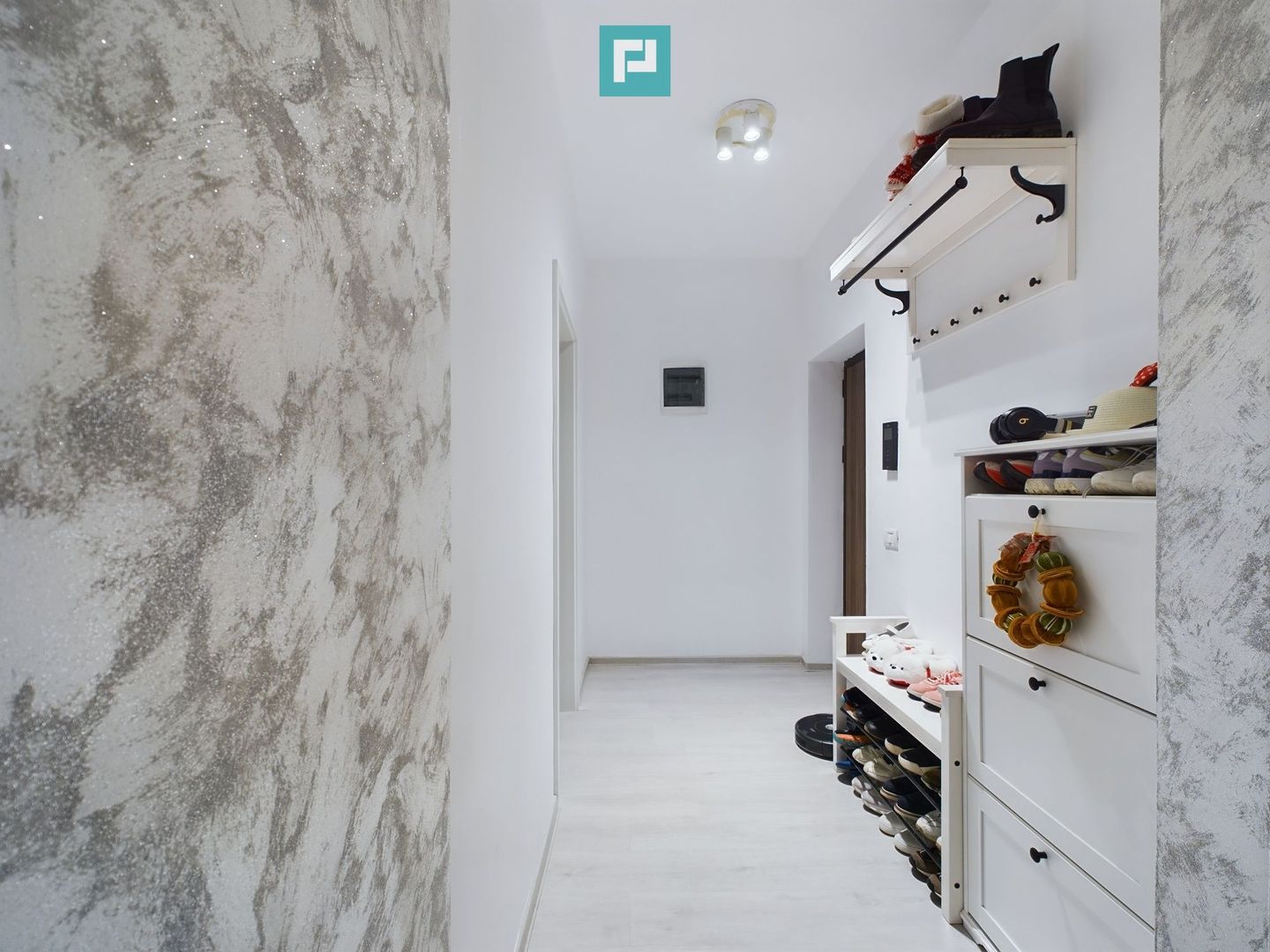 Apartament modern cu 3 camere și curte privată generoasă – Dumbrăvița - Poză 11
