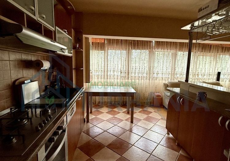 Apartament 3 camere, decomandat, ultracentral - Poză 4