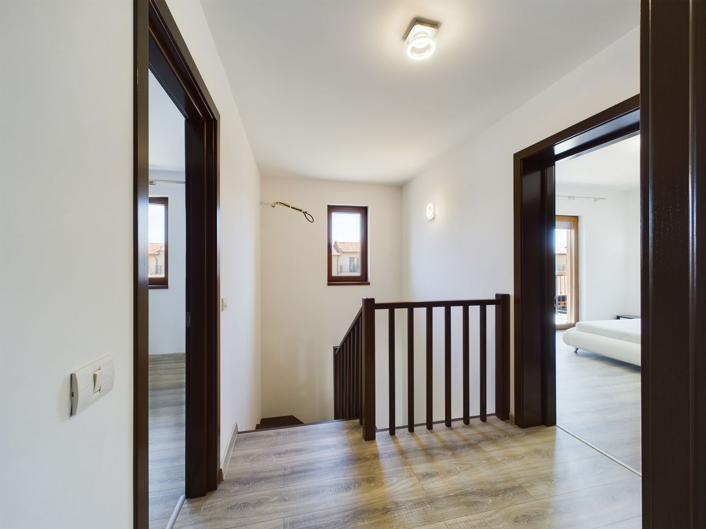 Casă modern finisată și utilată în Săcălaz - Poză 9