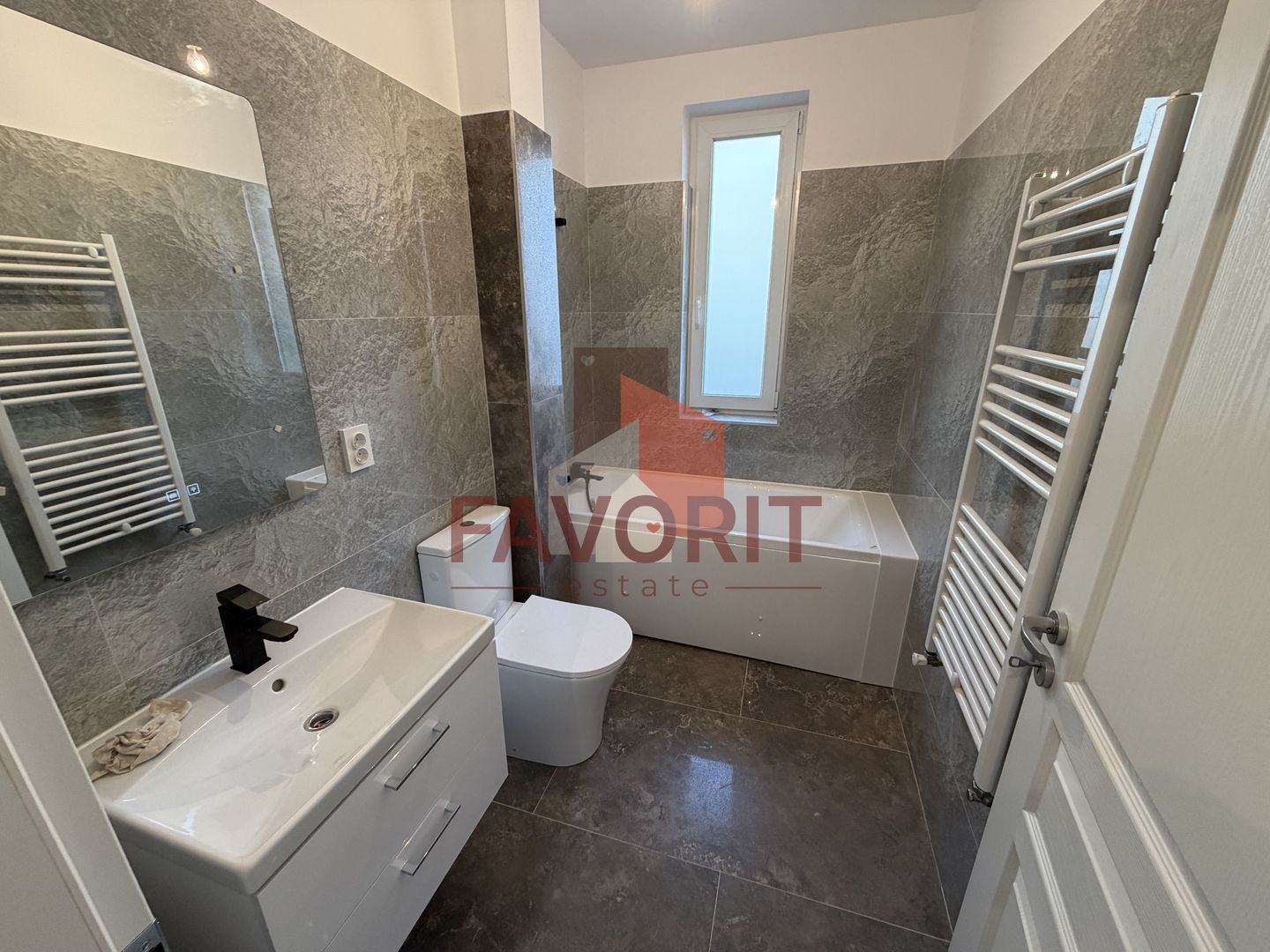 Disponibil imediat. Decomandat. TVA 21% inclus in pret - Poză 12