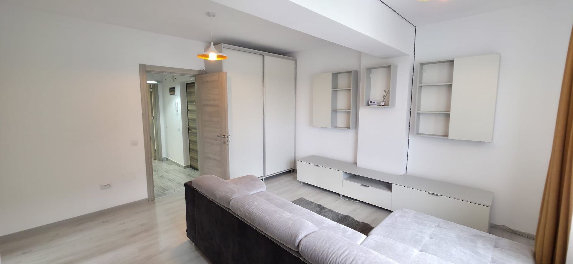 Garsoniera Decomandata Solstitiului Mall La Strada - Amurgului - Poză 1