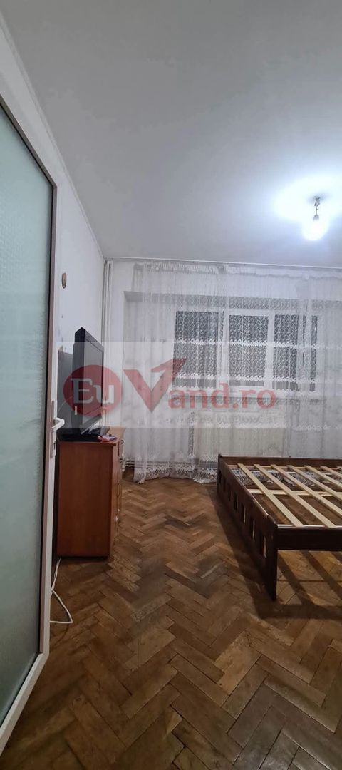 De vanzare apartament cu 2 camere, central, Bloc BR, et. 2, 76.000 euro - Poză 5