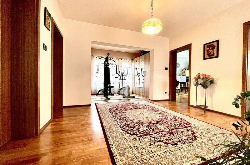 Design clasic, pozitie centrală - casă  în Dumbrăvita - Poză 14