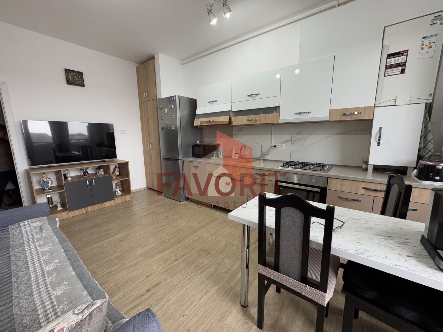 Etaj intermediar. Mobilat si utilat. Loc de parcare - Poză 4