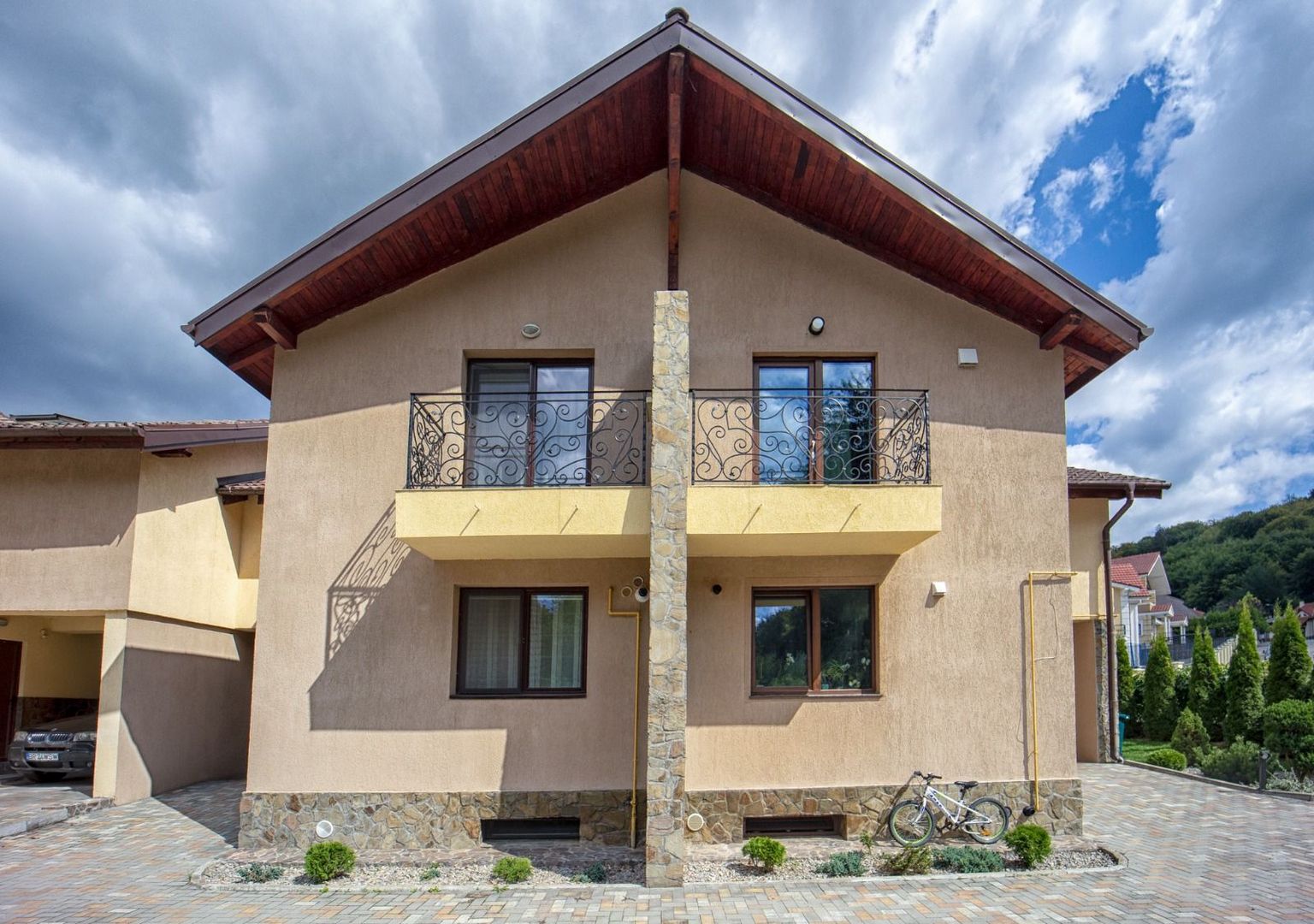 Casă de închiriat în cartierul exclusivist - Green Valley - Poză 2