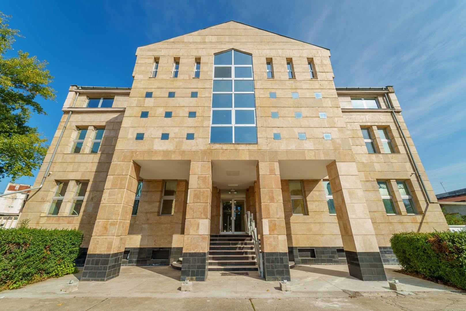 Spațiu pentru sediu firmă în clădire de birouri. - Poză 9