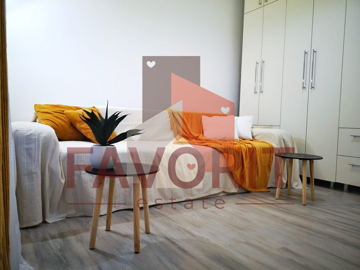 Curte proprie de 56 m.p. 2 bai. Bloc nou in oras. - Poză 4