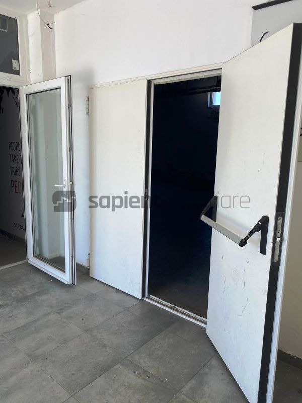 De inchiriat hala cu rampa  in Vama Bors - Poză 4