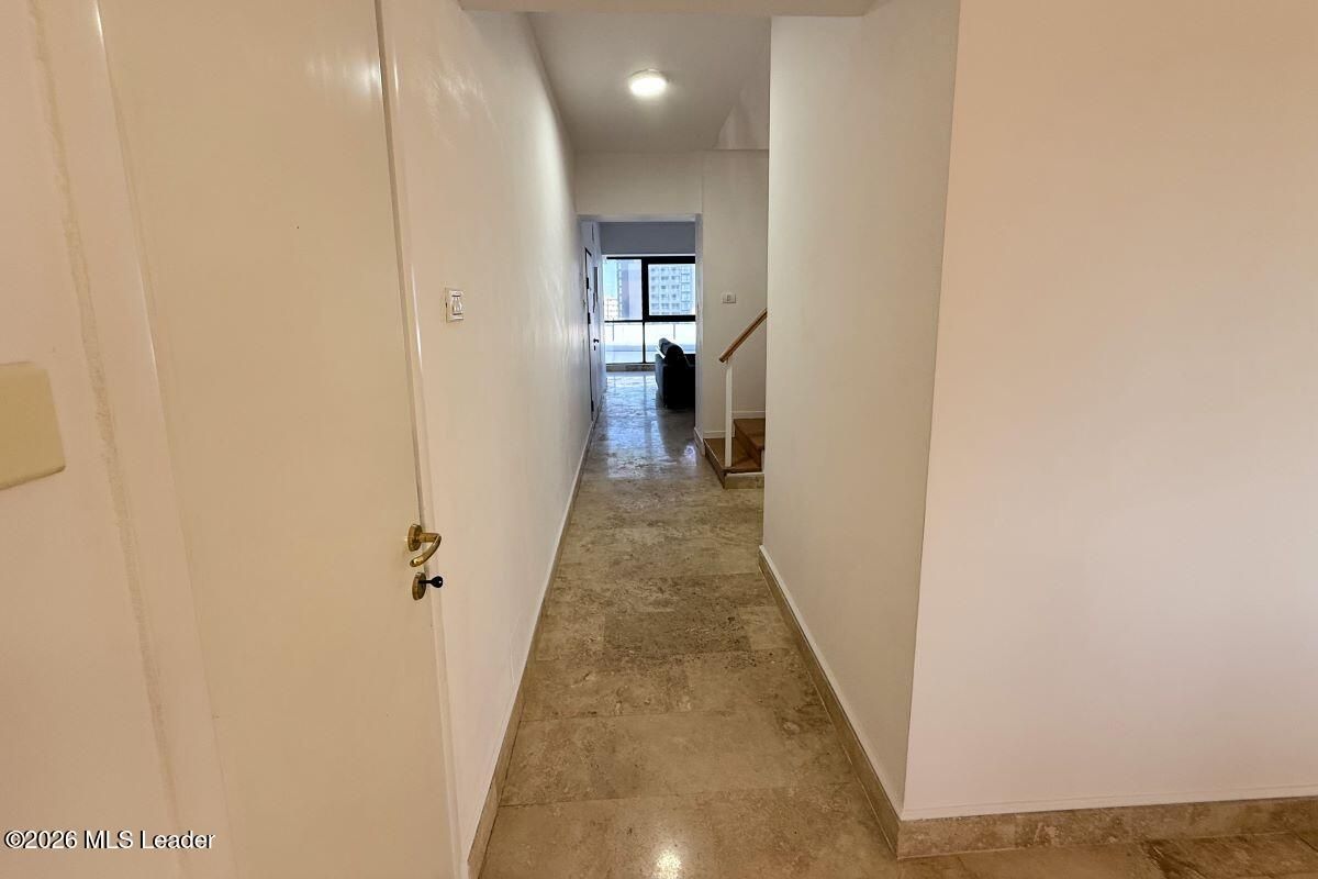 Polona - Duplex 256 mpu, 6 camere, etaje 6+7, panorama, terase 52 mp - Poză 16