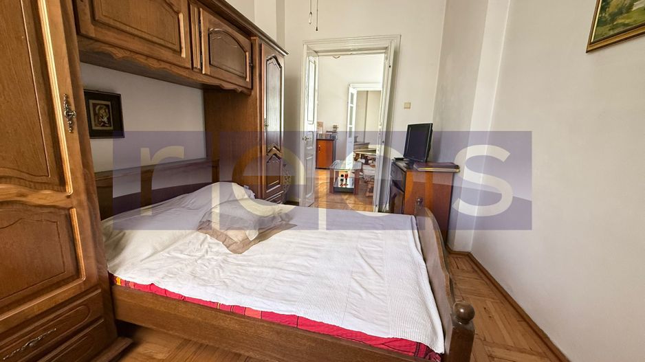 VILA DE VÂNZARE | 6 CAMERE CURTE PROPRIE 200 MP | ZONA CENTRALĂ - Poză 15