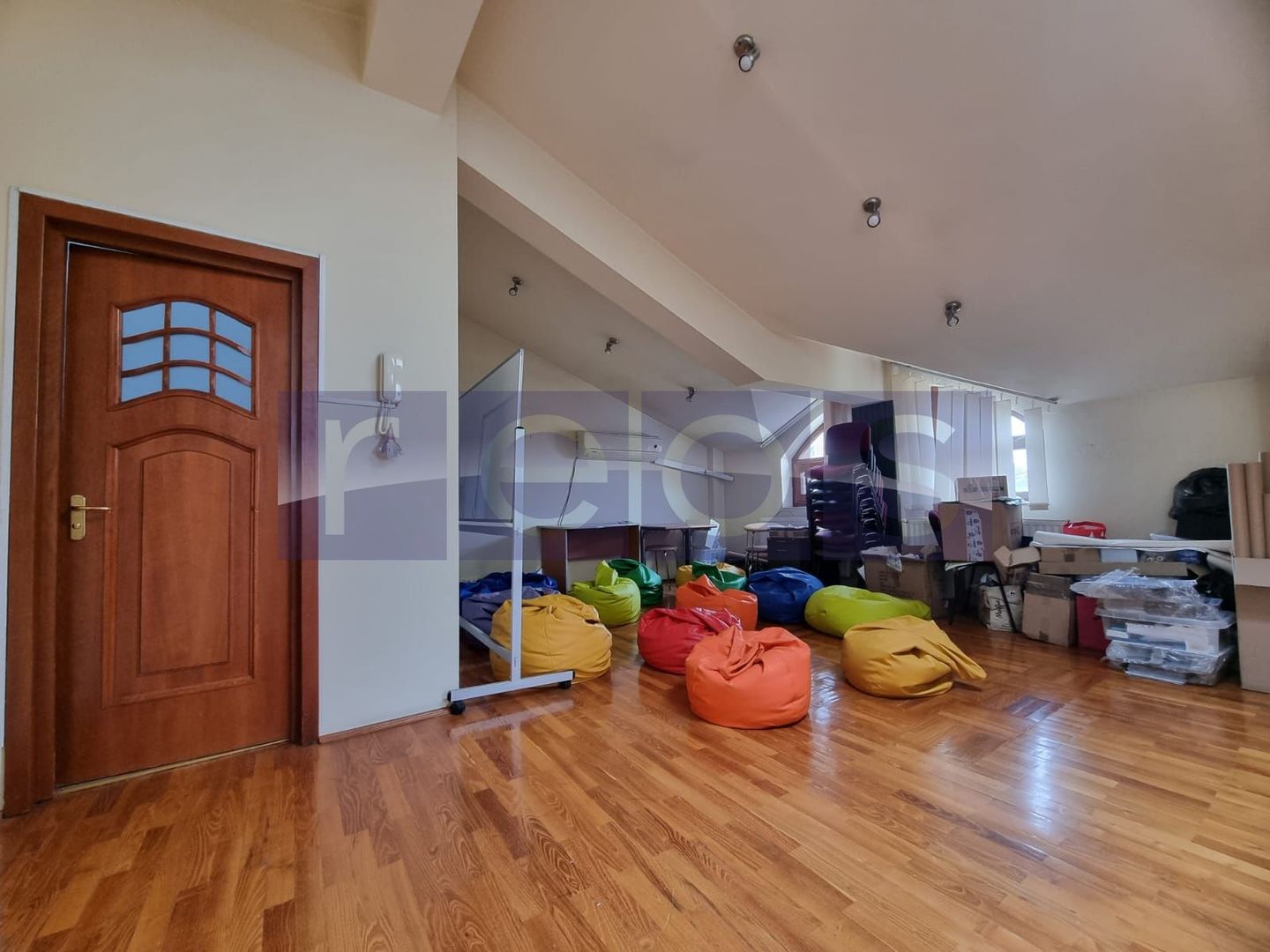 DE INCHIRIAT VILA  D+P+1+2 + CURTE | ZONA PARCUL CAROL - Poză 15