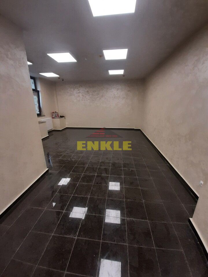 Spatiu comercial de inchiriat, zona ultracentrala/pietonala, suprafata de 238 mp - Poză 2
