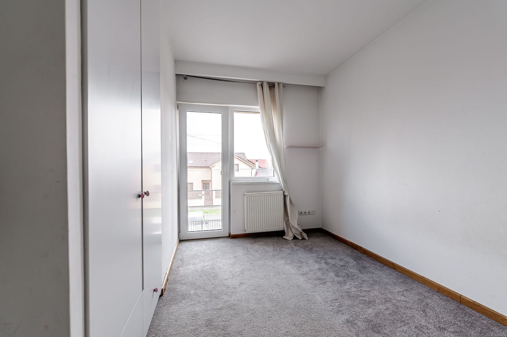 Casa spatioasa de vanzare în Bujac , 3 bai, 5 camere, super pret! - Poză 11