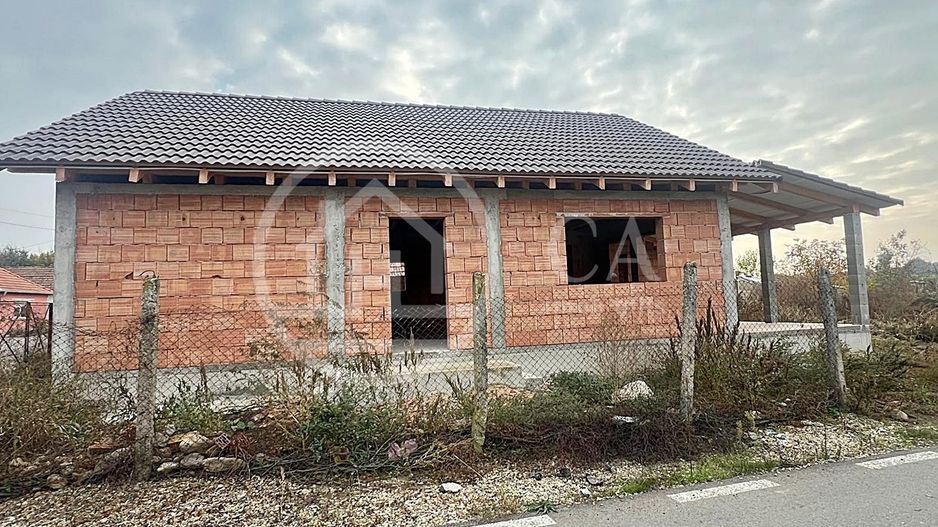 Teren si casa la rosu de vanzare in Biharia, Bihor - Poză 10