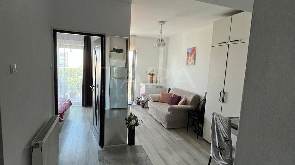 Vânzare apartament, imobil nou, zona de zi si dormitor separat. - Poză 1