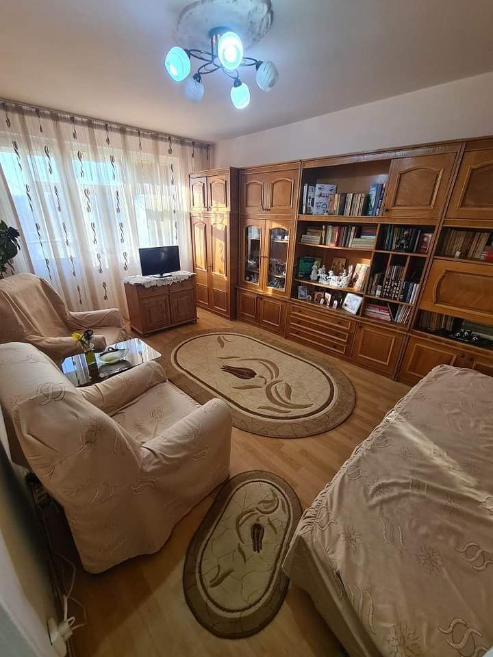 Apartament 3 camere Berceni Giurgiului - Poză 2