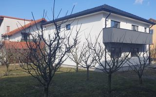 Apartament  4 camere de vanzare . - Poză 2