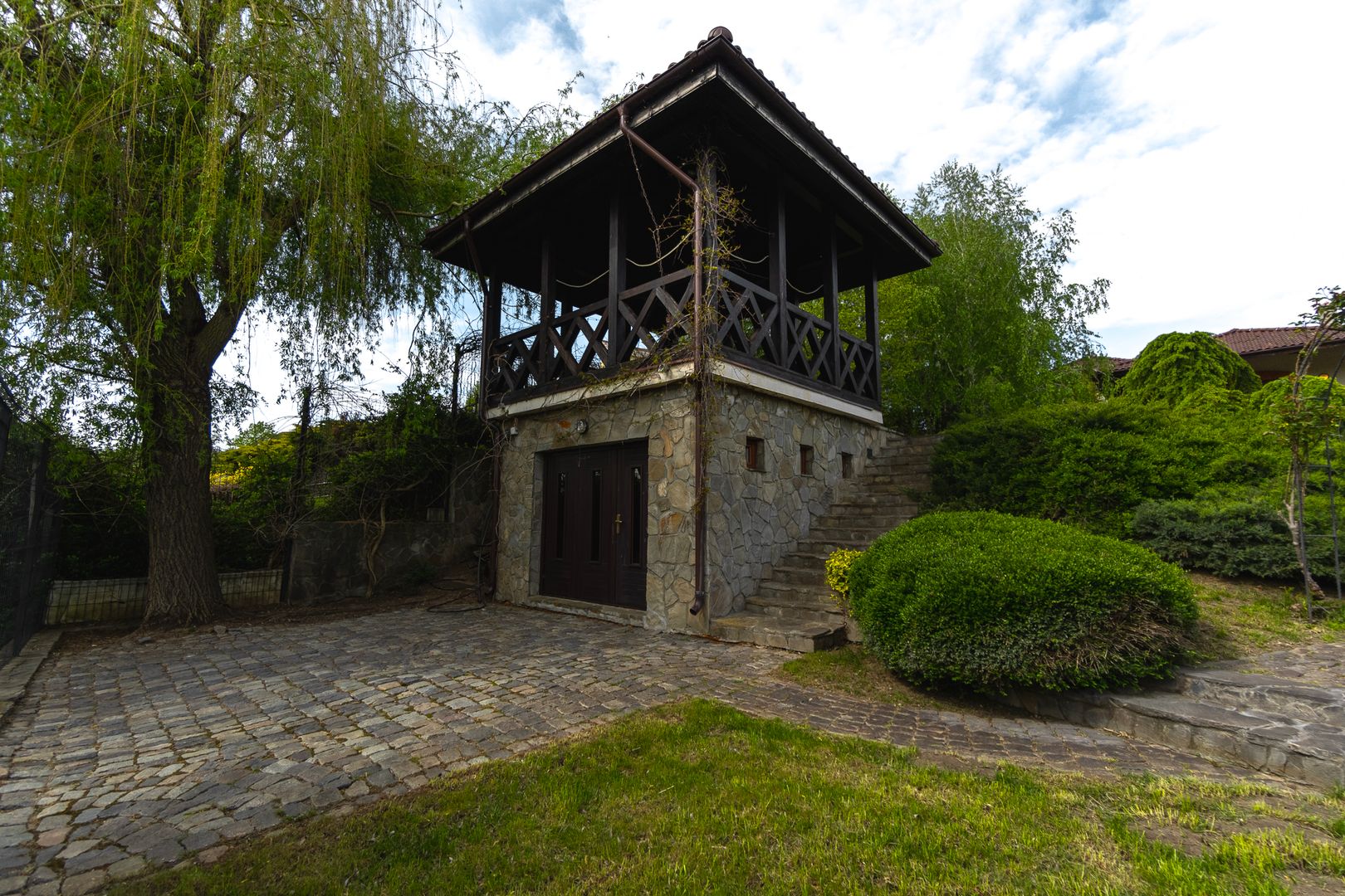 Arhitectura din Piatra si Lemn pe Malul Lacului Mogosoaia - Poză 23