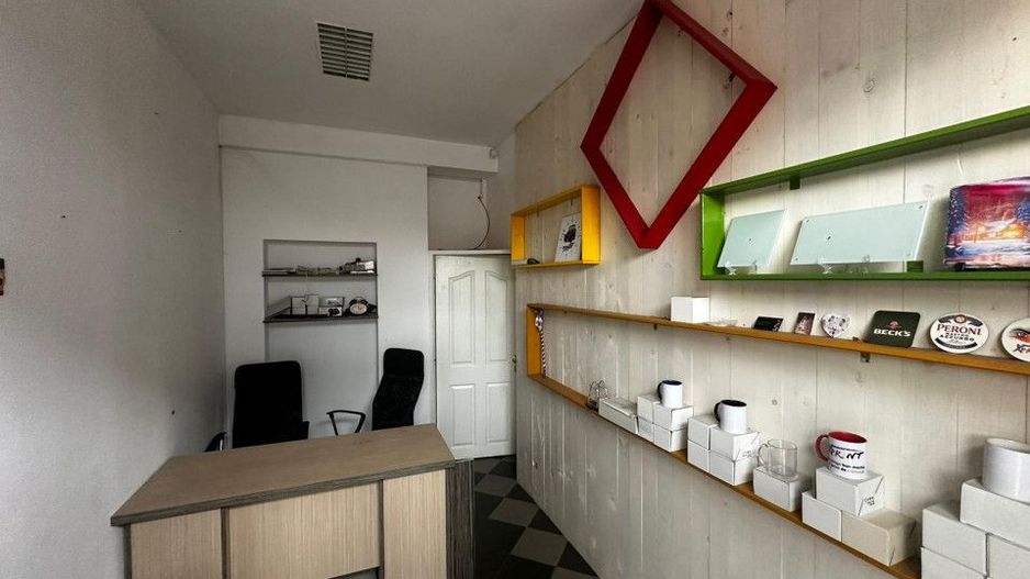 Oportunitate unica!Spatiu comercial parter+demisol, plus apartament la etaj - Poză 3