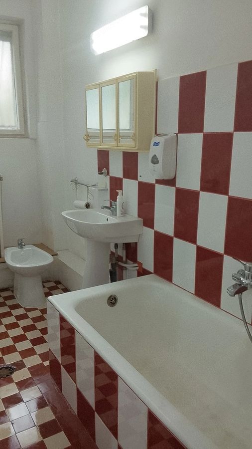 APARTAMENT NEMOBILAT SPATIOS METROU UNIVERSITATE - Poză 2