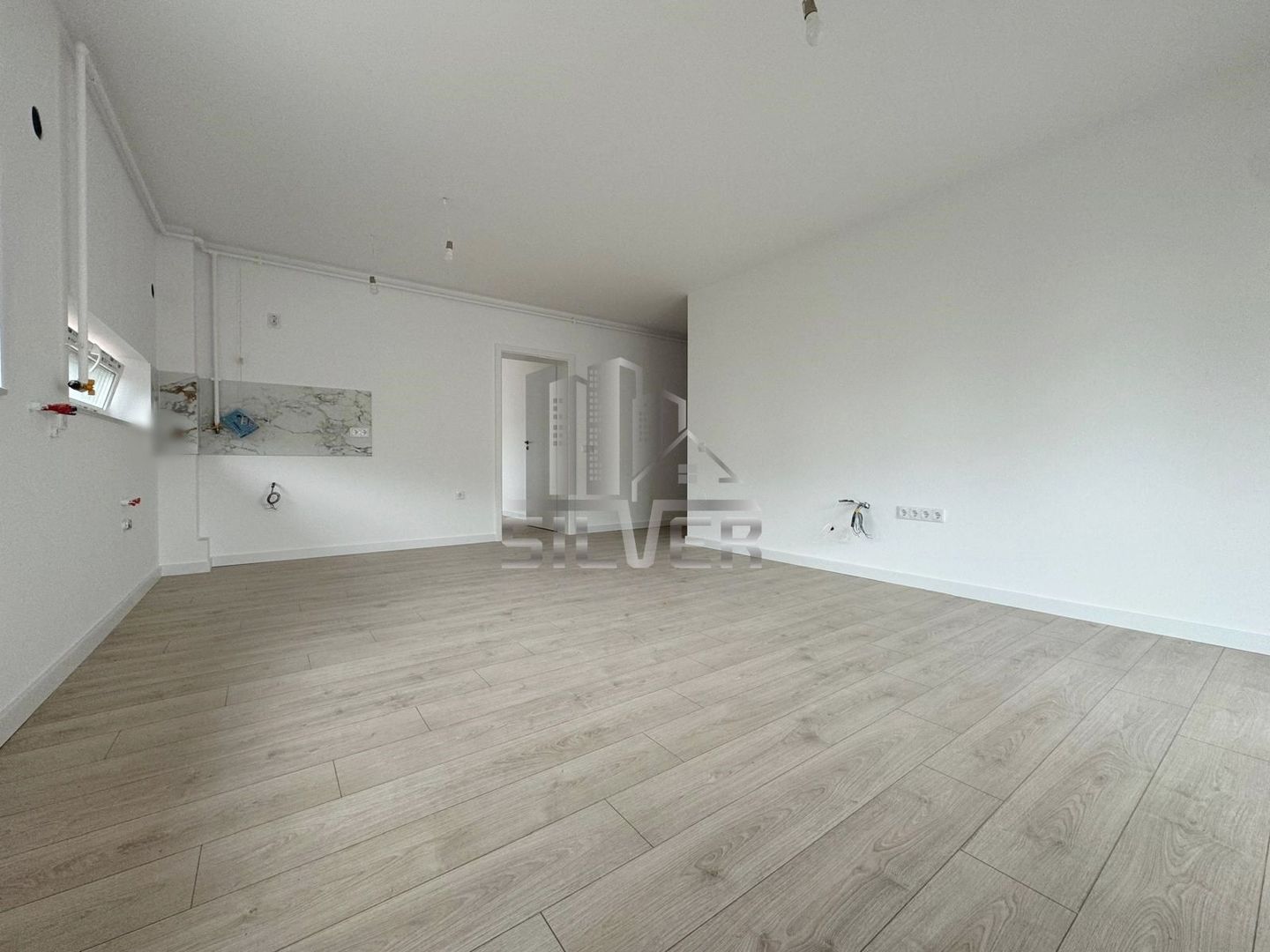 Apartament cu 3 camere/68mp/terasa 15mp/zona Eroilor. - Poză 2