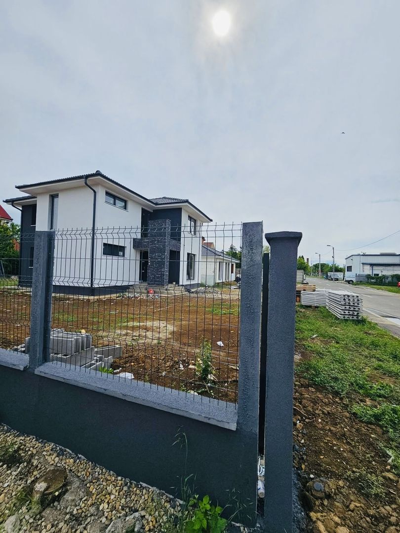 Casa semifinisata P+E zona Oncea - Poză 4