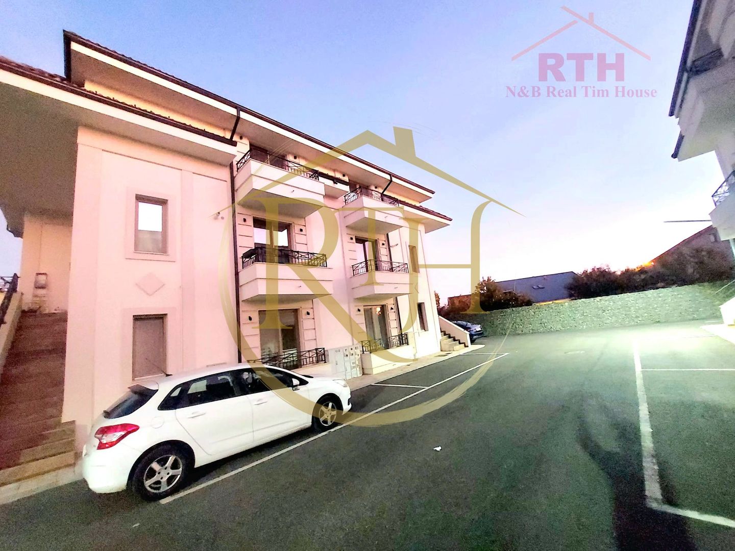 Oferim spre inchiriere, apartament cu 2 camere, Parcare privata - Poză 5