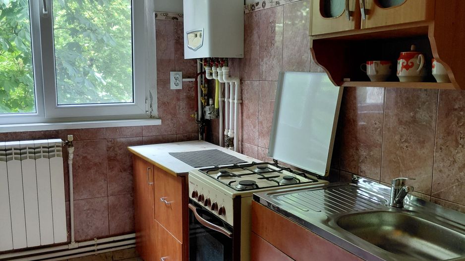Apartament cu 2 camere Tiglina 1,et.2,strada Saturn zona pietei - Poză 7