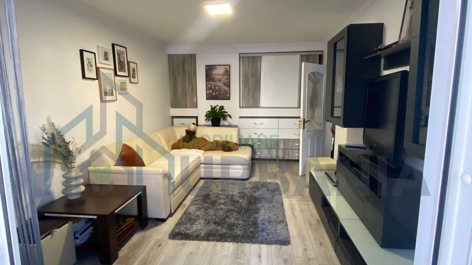 P.F vand apartament cu 4 camere in Nicolina - Poză 1