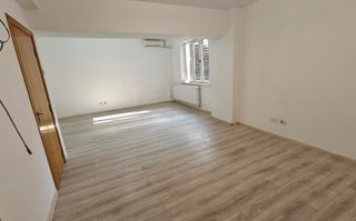 Închiriez apartament 2 camere, nemobilat, ultracentral - Poză 3
