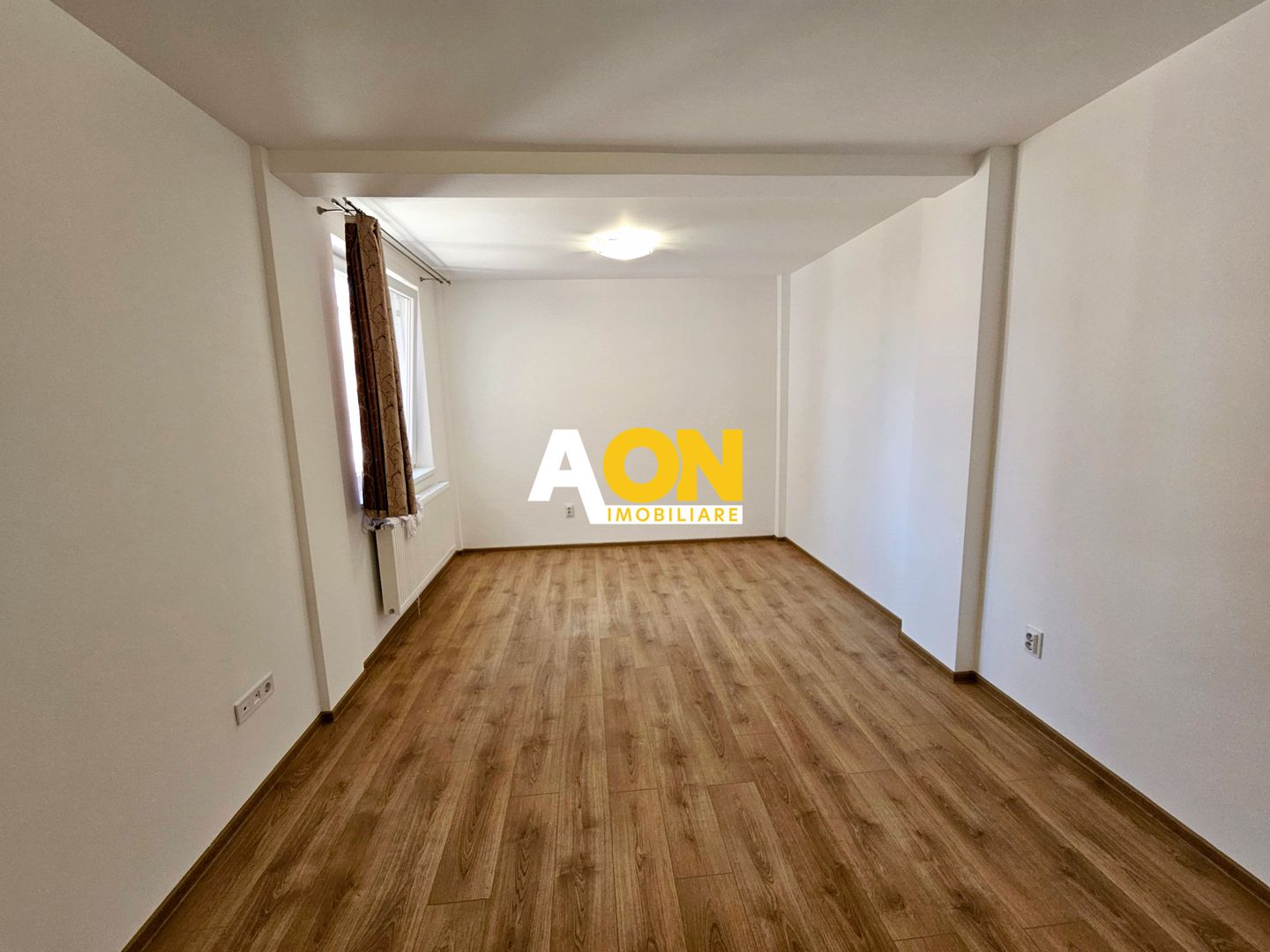Penthouse 4 camere, 100 mp utili + terasa 83 mp + boxa 21 mp, Centru - Poză 2