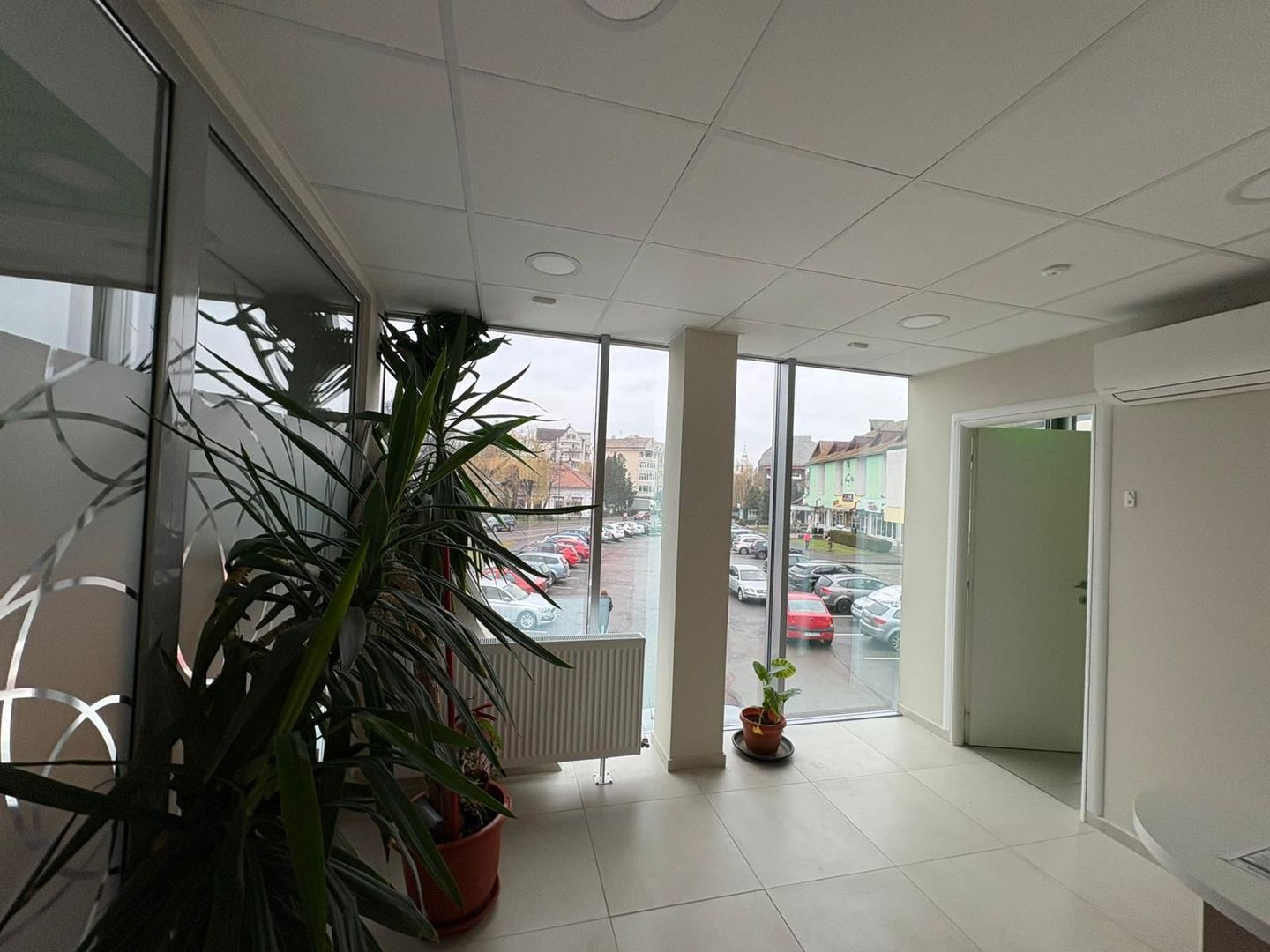 Spațiu de închiriat,ultracentral,Covasna, 152mp, 1000 euro(negociabil) - Poză 10