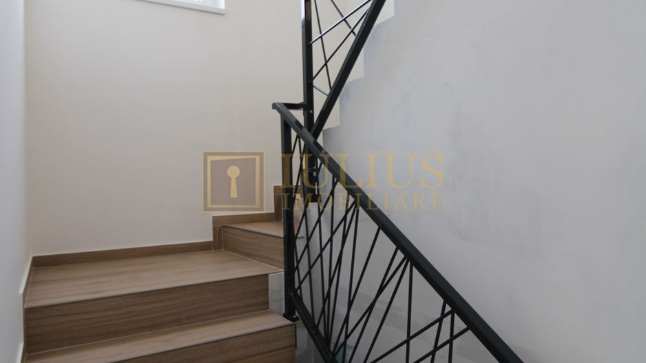 Casa zona Lunei, 5 camere + 3 bai, centrala proprie, rezidential sau birouri ! - Poză 21