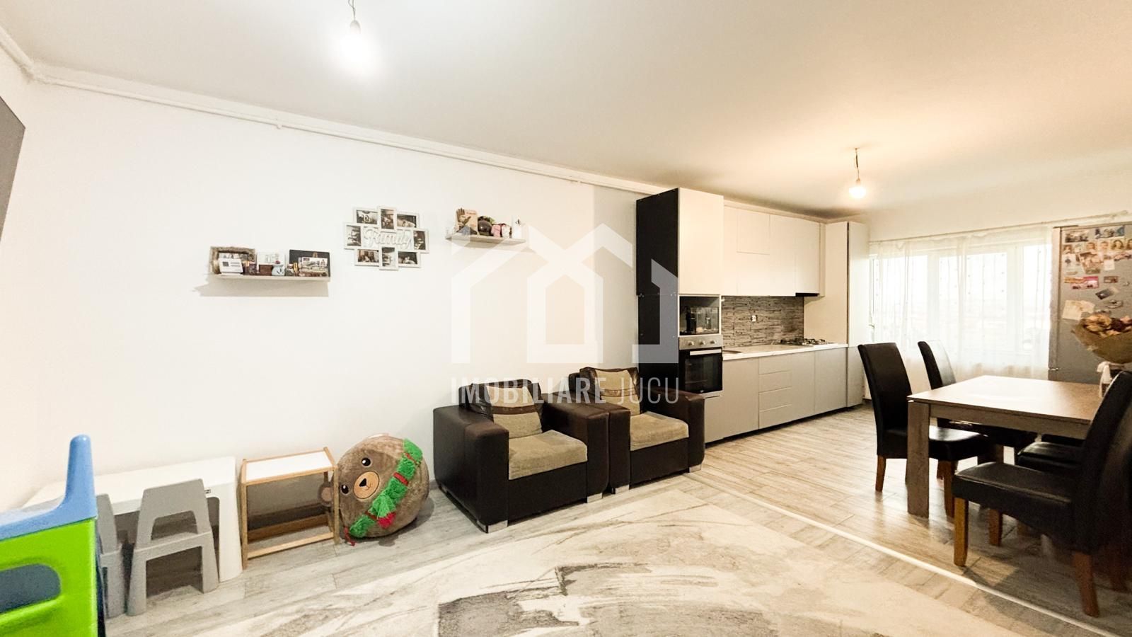 Apartament 3 camere,84mp,Balcon,Parcare,Zona Panemar,Jucu de Mijloc - Poză 2