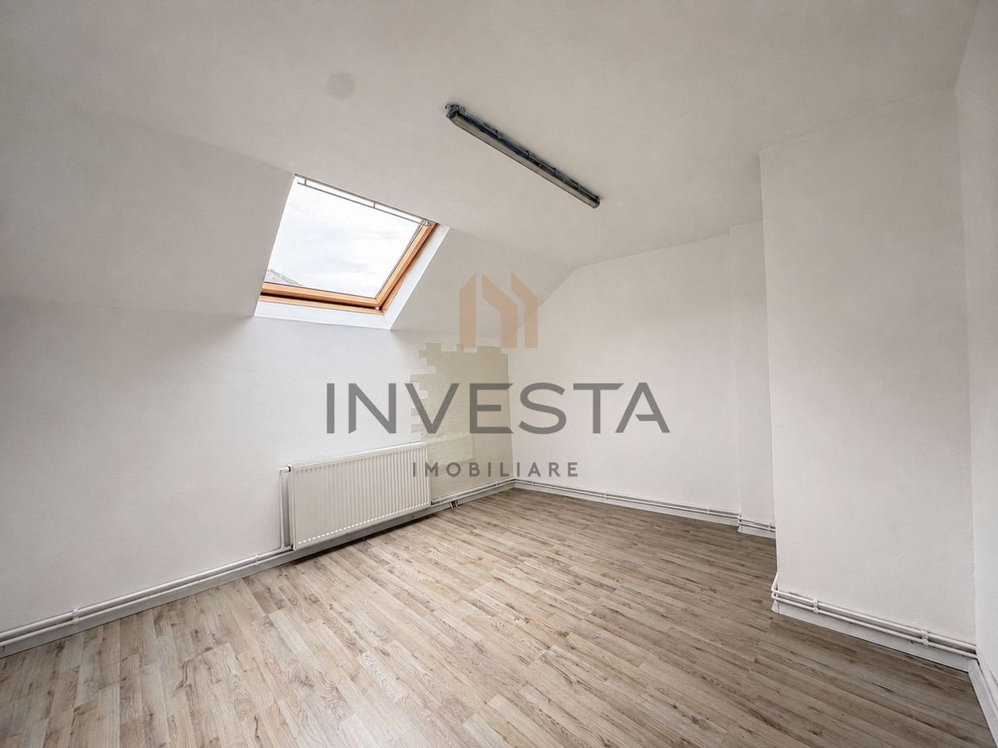 Vila spatioasa cu 15 camere de inchiriat in zona Andrei Muresanu - Poză 21