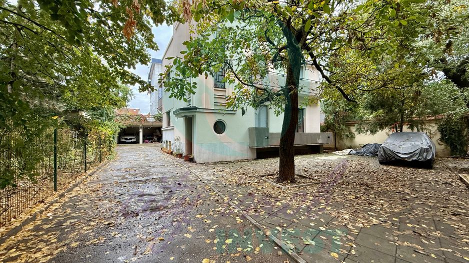 Proprietate cu farmec Art Deco în Cartierul Evreiesc cu multa verdeata - Poză 1