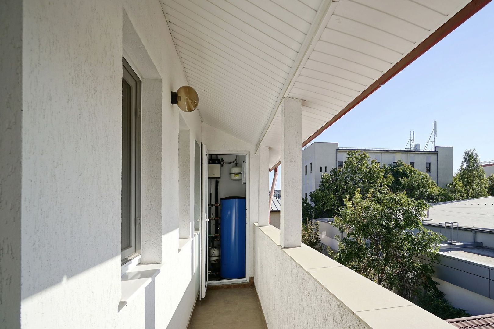 Brancoveanu  P+2, 8 cam, 6 dormitoare, 6 bai, 3 garaje teren 650 mp - Poză 34