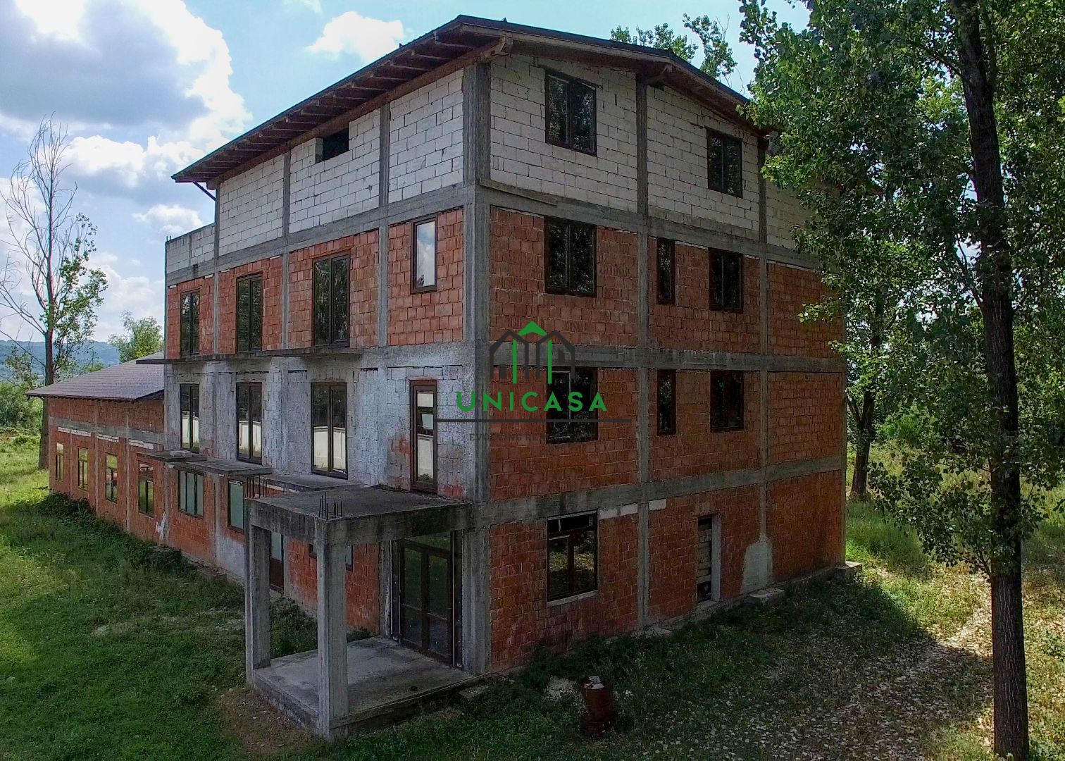 Pensiune de Vânzare cu Priveliște Panoramică către Râul Olt - Poză 6