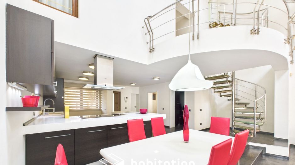 Descoperă eleganța unei case moderne– vizitează prin tur virtual - Poză 10